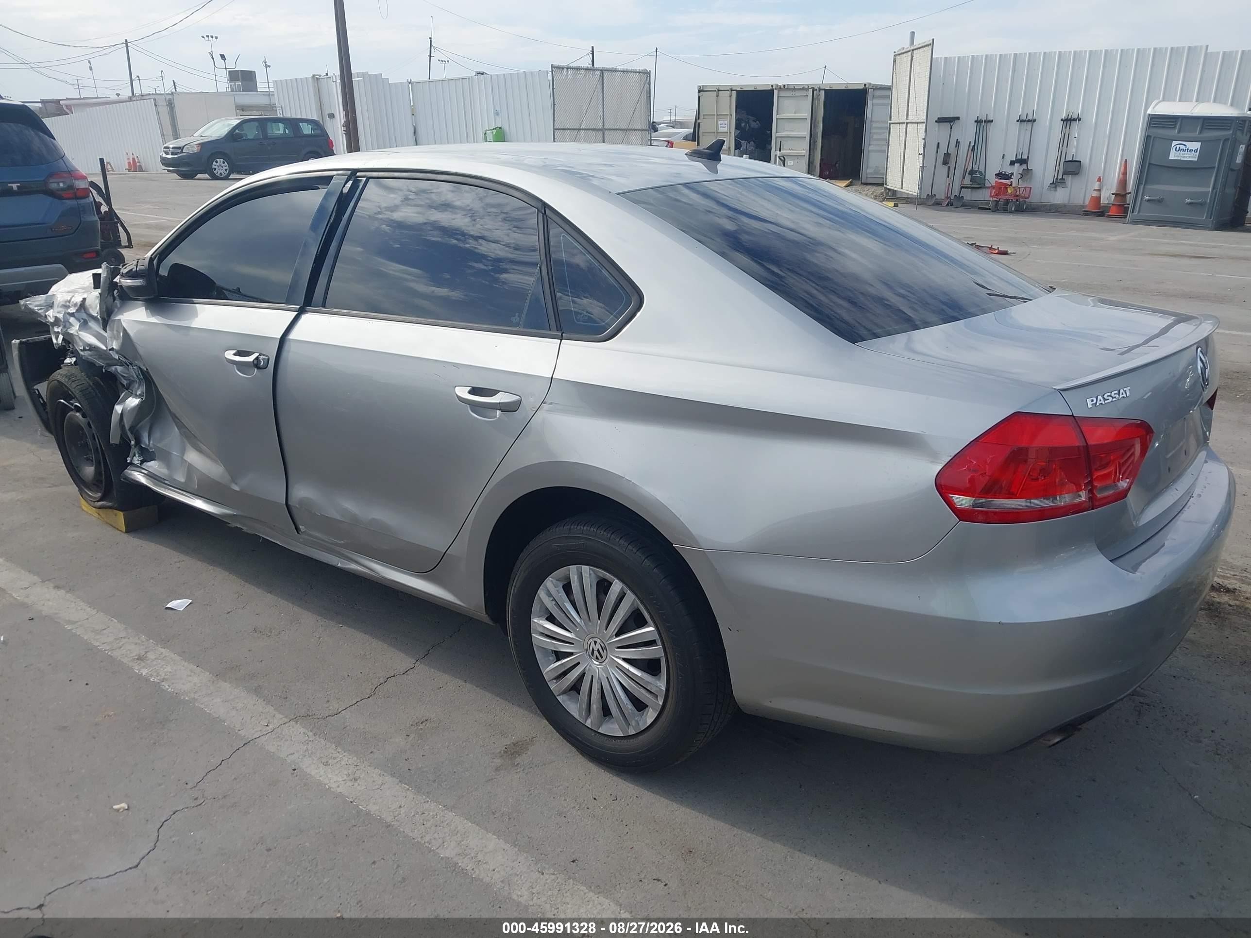 2014 Volkswagen Passat 2.5l S Silver vin: 1VWAP7A3XEC025038