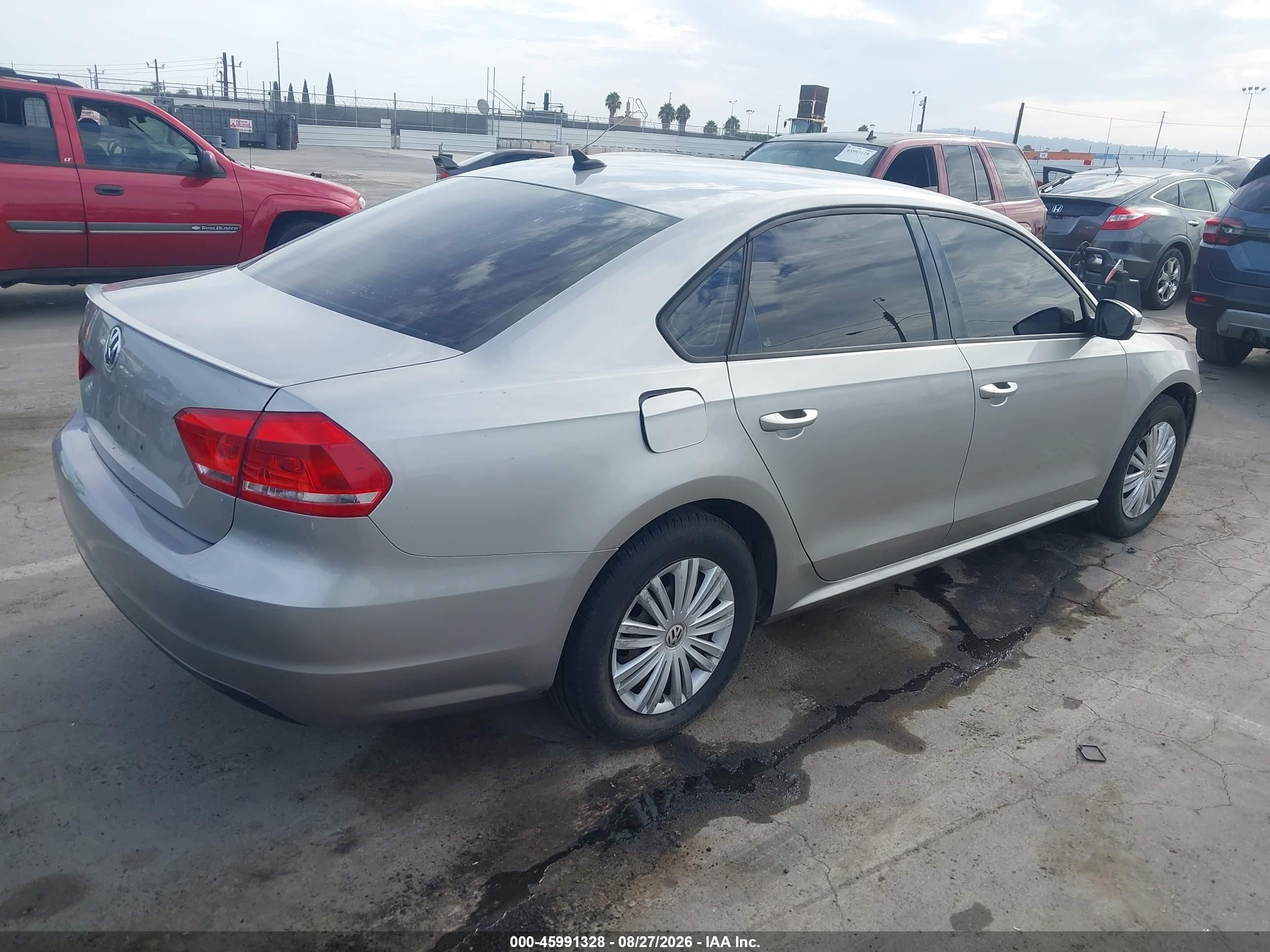 2014 Volkswagen Passat 2.5l S Silver vin: 1VWAP7A3XEC025038