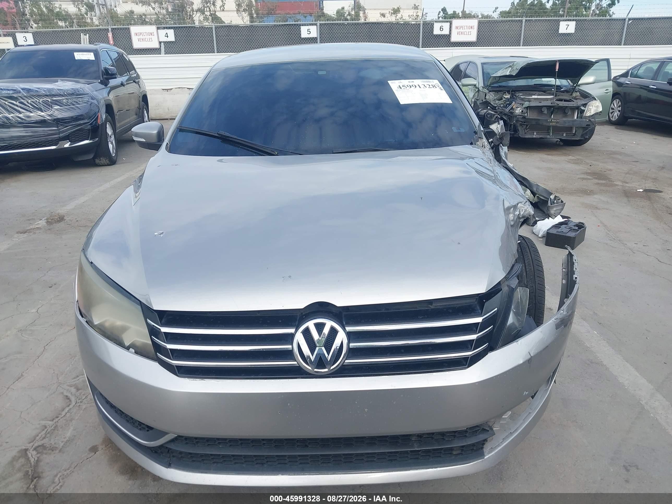 2014 Volkswagen Passat 2.5l S Silver vin: 1VWAP7A3XEC025038