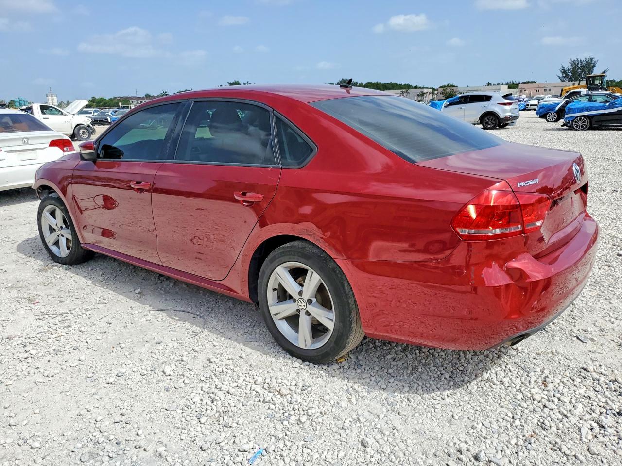 2015 Volkswagen Passat S Red vin: 1VWAS7A30FC016459