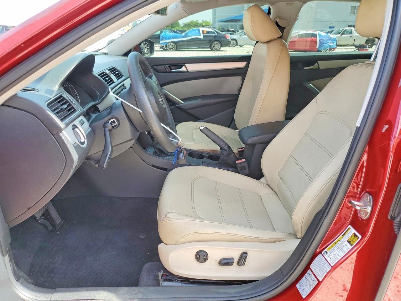 2015 Volkswagen Passat S Red vin: 1VWAS7A30FC016459