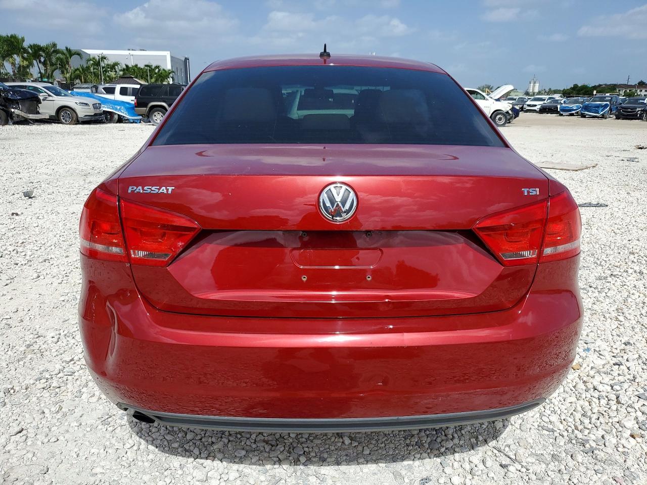 2015 Volkswagen Passat S Red vin: 1VWAS7A30FC016459