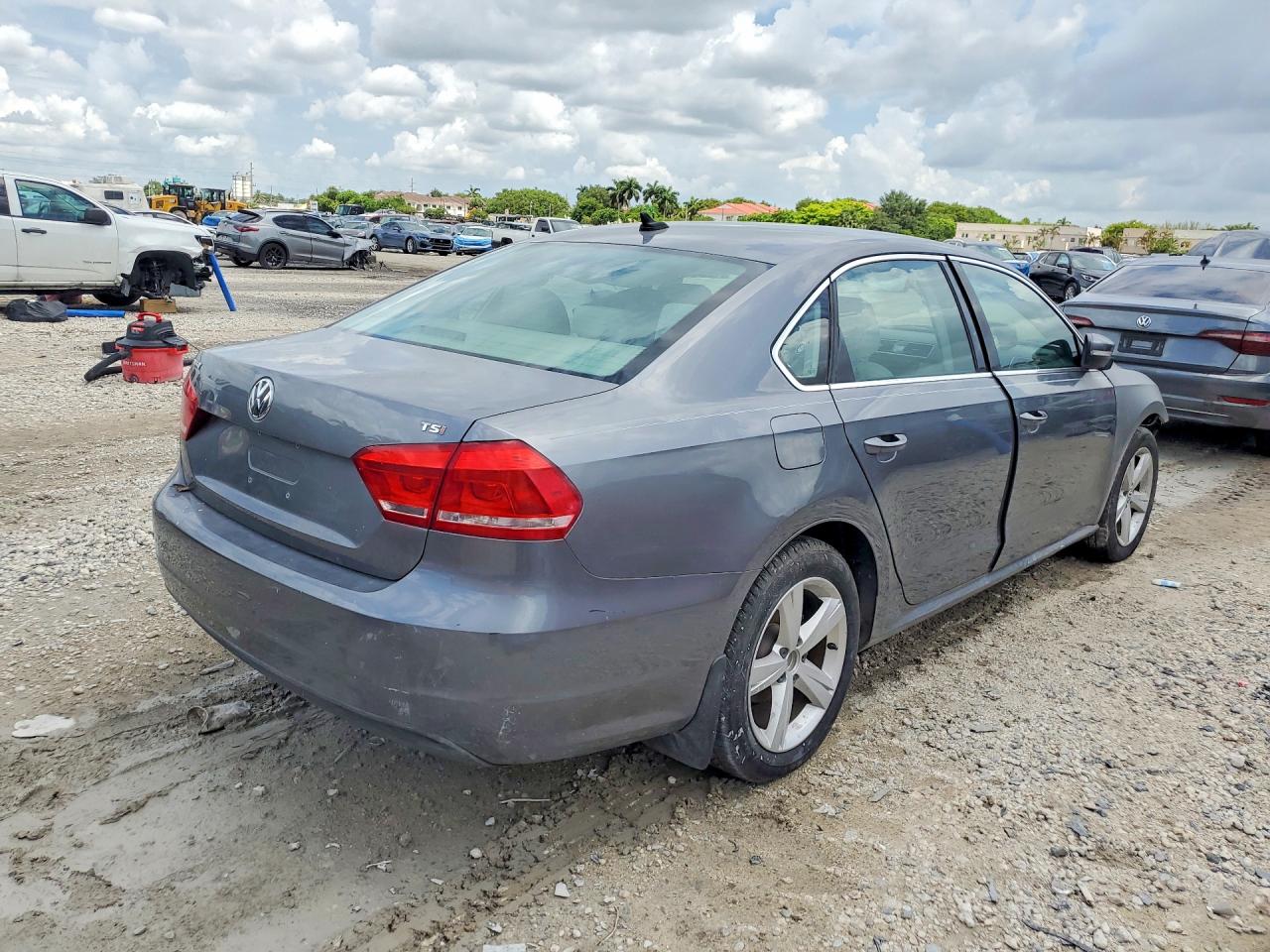 2015 Volkswagen Passat S Gray vin: 1VWAS7A30FC080534