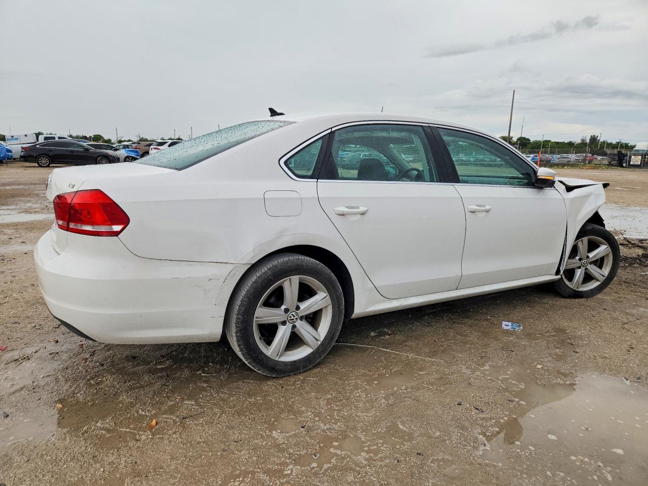 2015 Volkswagen Passat S White vin: 1VWAS7A30FC091341