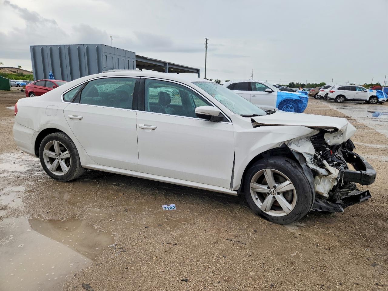 2015 Volkswagen Passat S White vin: 1VWAS7A30FC091341