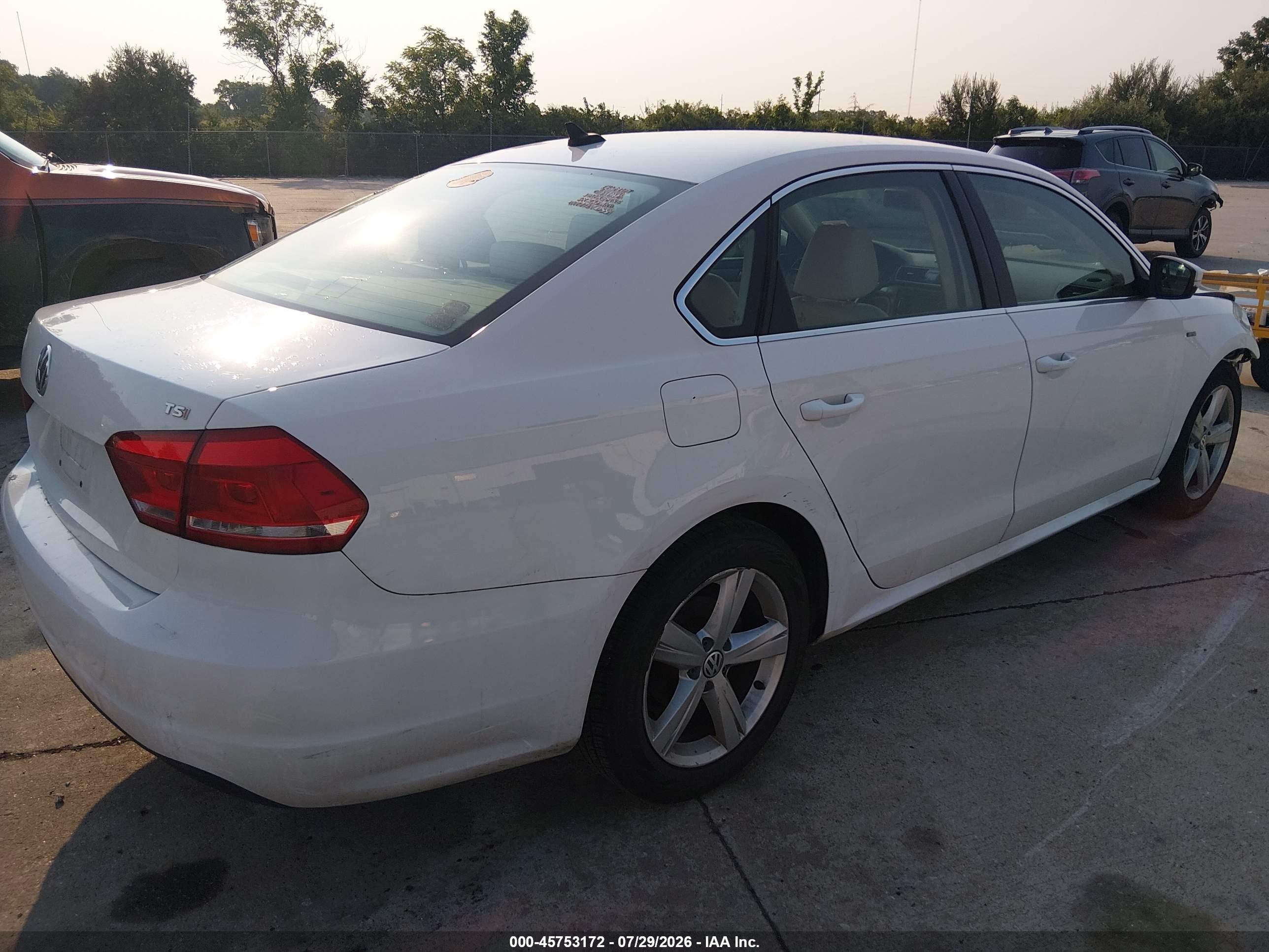 2015 Volkswagen Passat 1.8t Limited Edition White vin: 1VWAS7A30FC112771