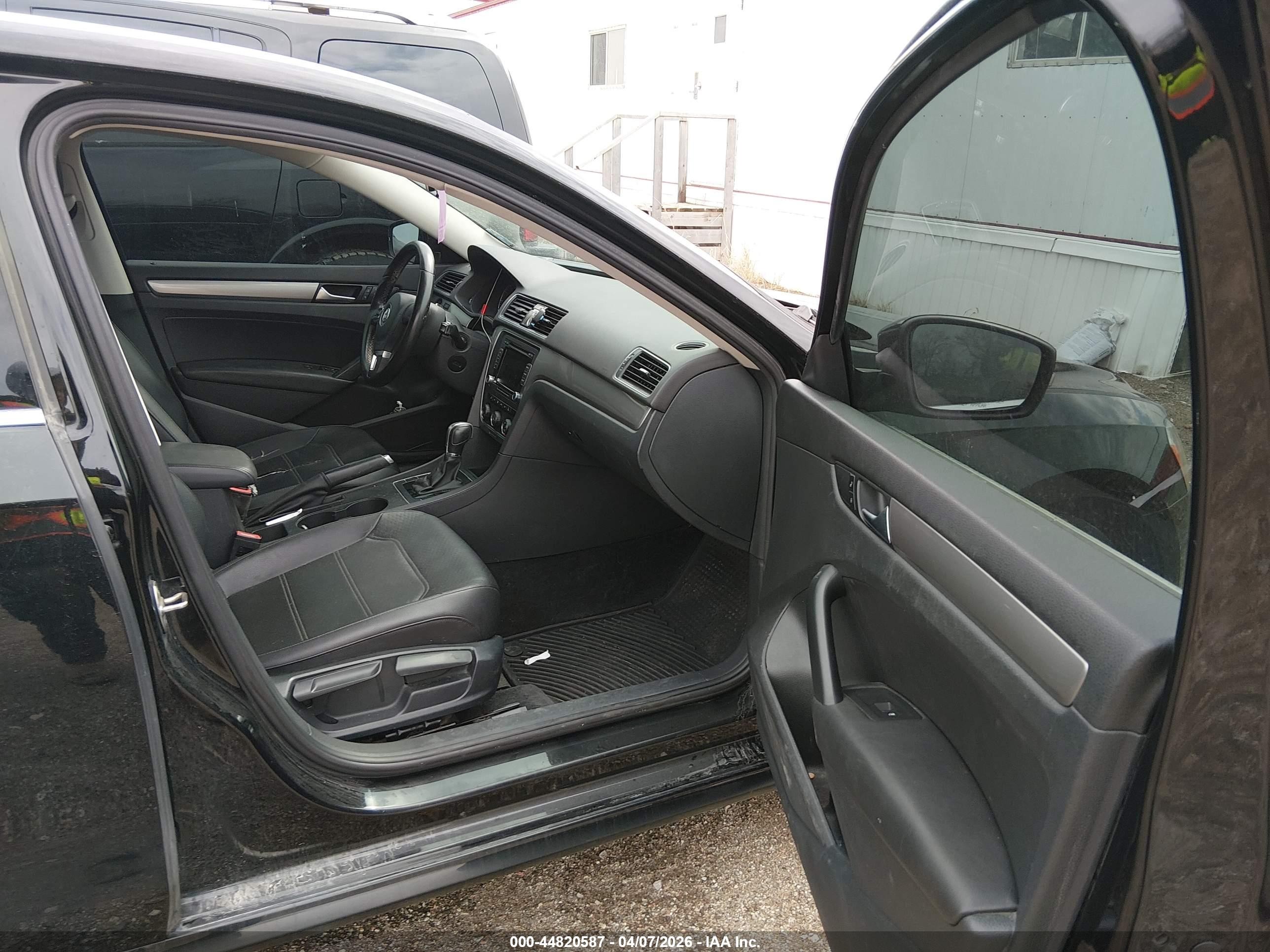 2015 Volkswagen Passat 1.8t Limited Edition Black vin: 1VWAS7A30FC122202
