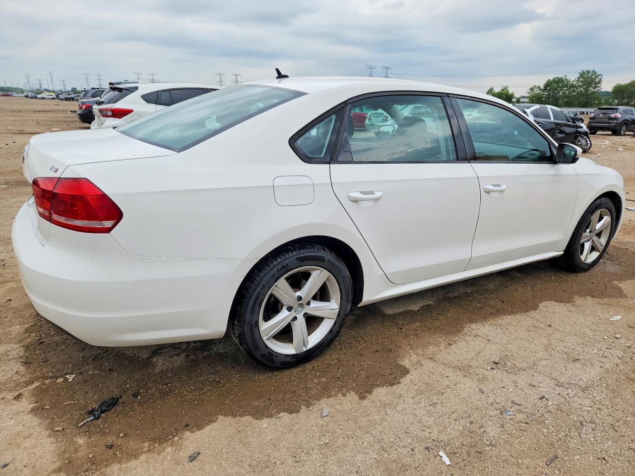 2014 Volkswagen Passat S White vin: 1VWAS7A31EC033513