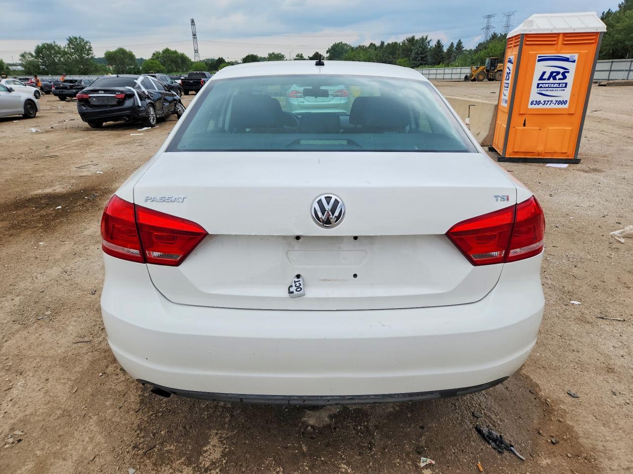 2014 Volkswagen Passat S White vin: 1VWAS7A31EC033513