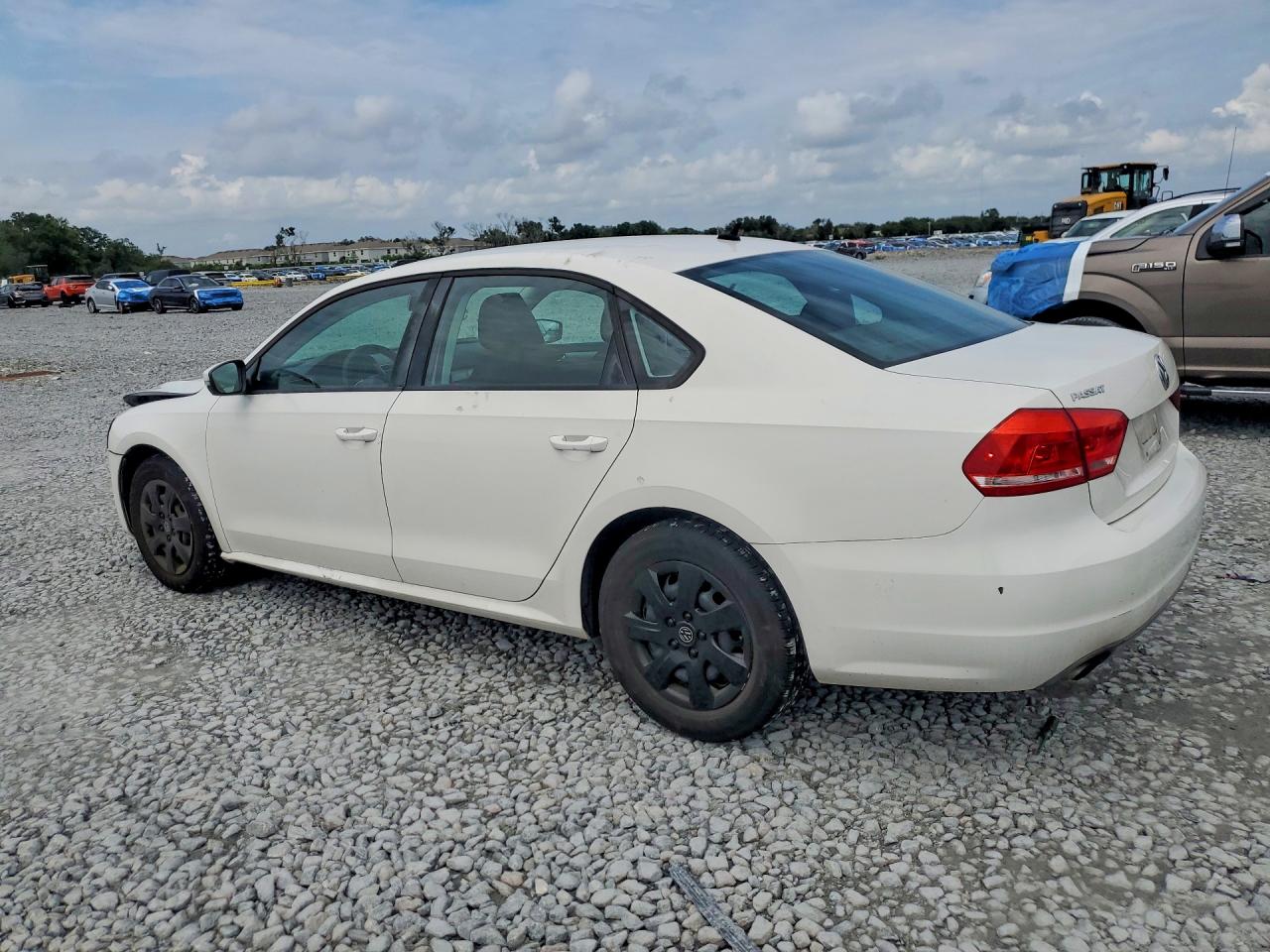 2015 Volkswagen Passat S White vin: 1VWAS7A31FC030628