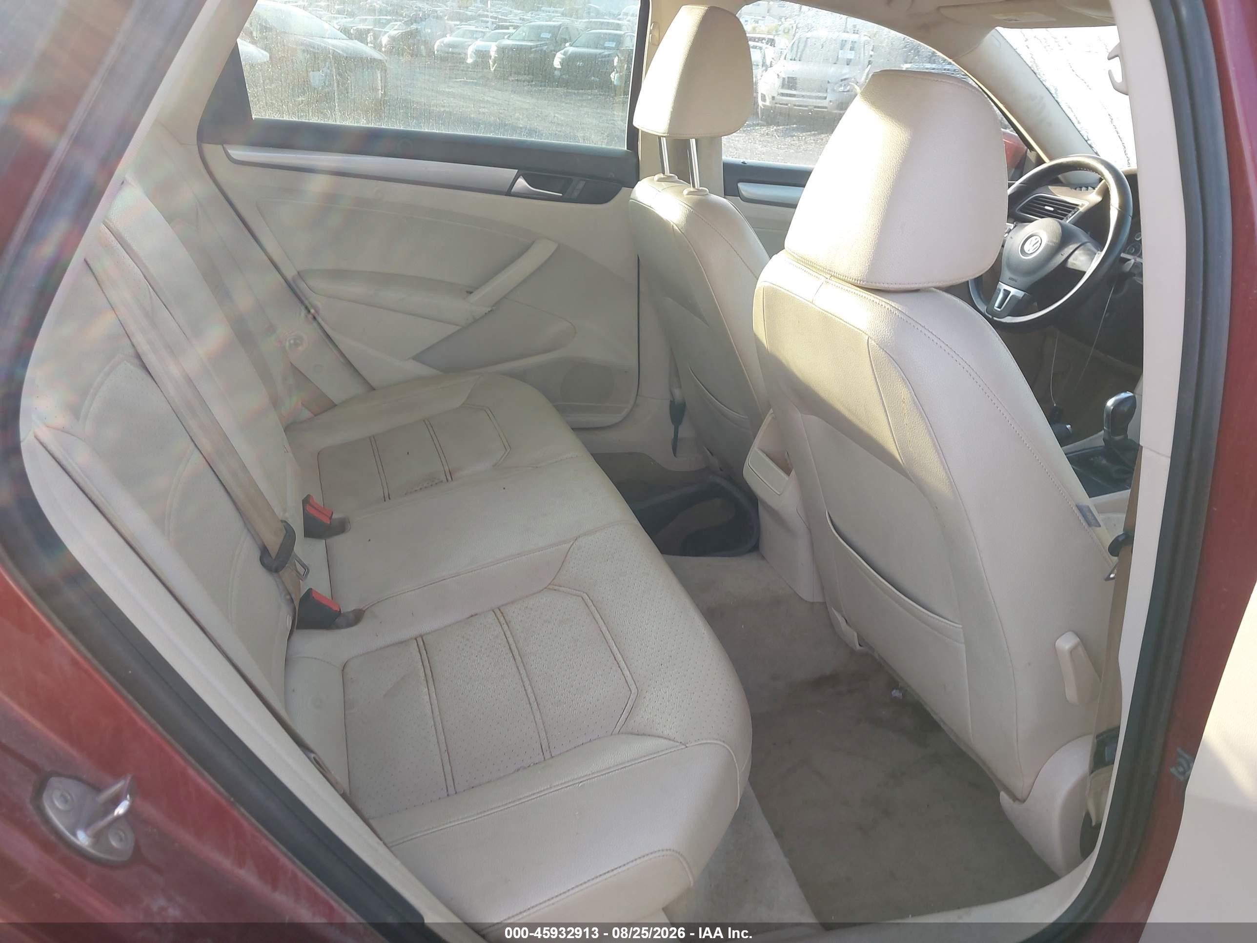2015 Volkswagen Passat 1.8t Limited Edition Red vin: 1VWAS7A31FC080381