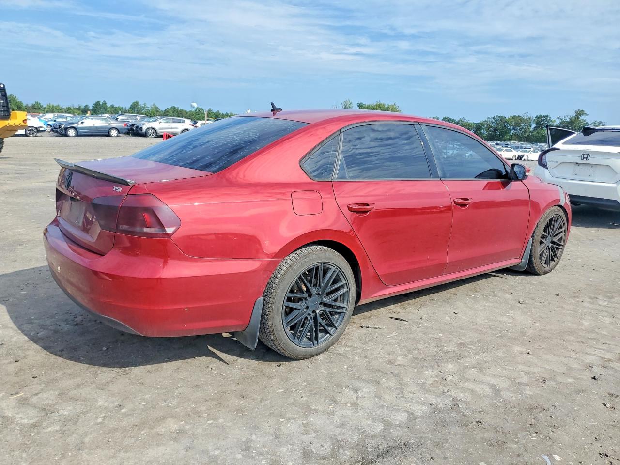 2015 Volkswagen Passat S Red vin: 1VWAS7A31FC082647