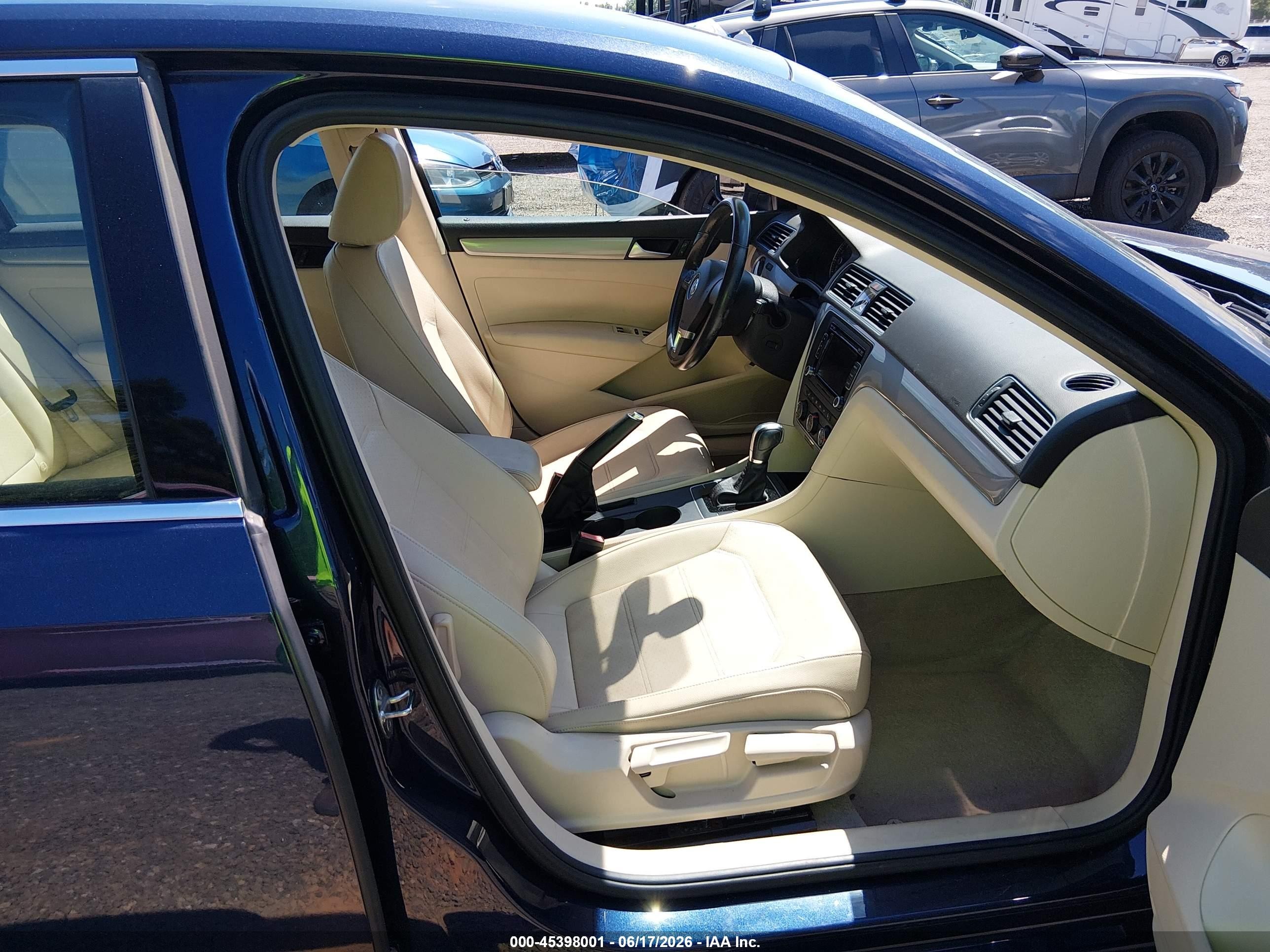 2015 Volkswagen Passat 1.8t Limited Edition Blue vin: 1VWAS7A31FC117378