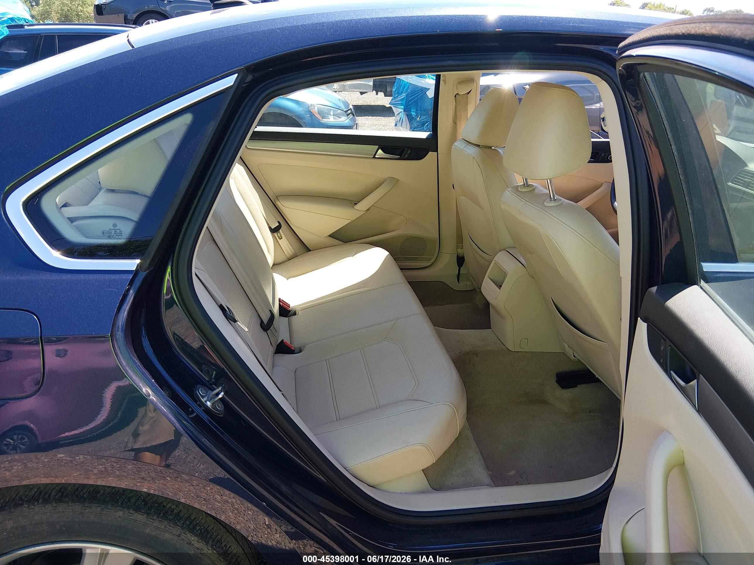 2015 Volkswagen Passat 1.8t Limited Edition Blue vin: 1VWAS7A31FC117378