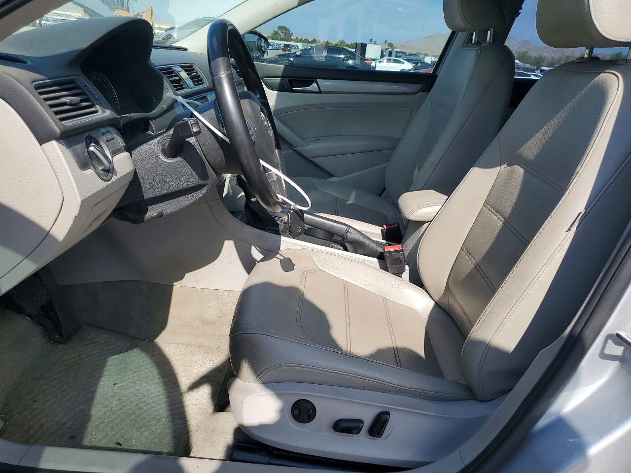 2015 Volkswagen Passat S Silver vin: 1VWAS7A31FC120698
