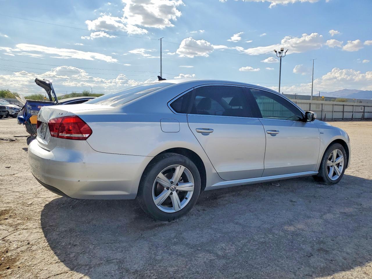 2015 Volkswagen Passat S Silver vin: 1VWAS7A31FC120698
