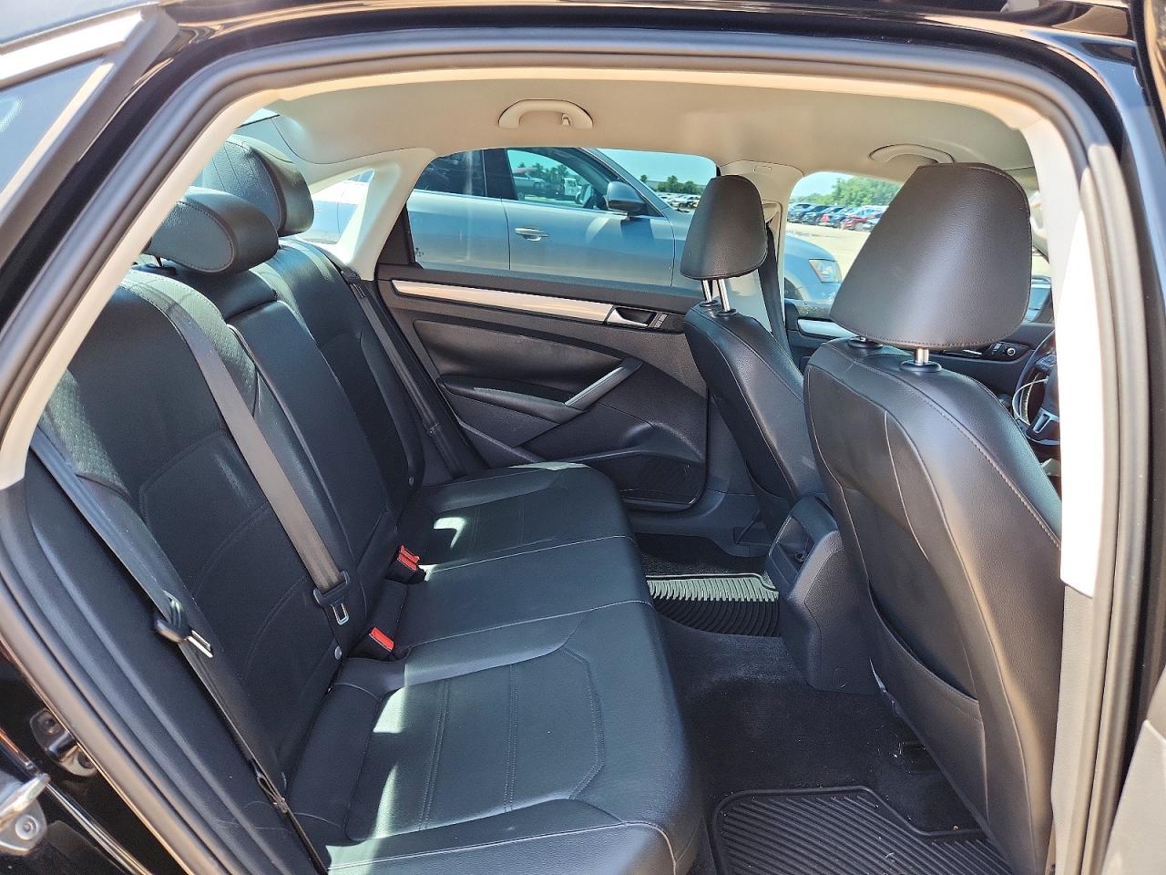 2015 Volkswagen Passat S Black vin: 1VWAS7A31FC120877
