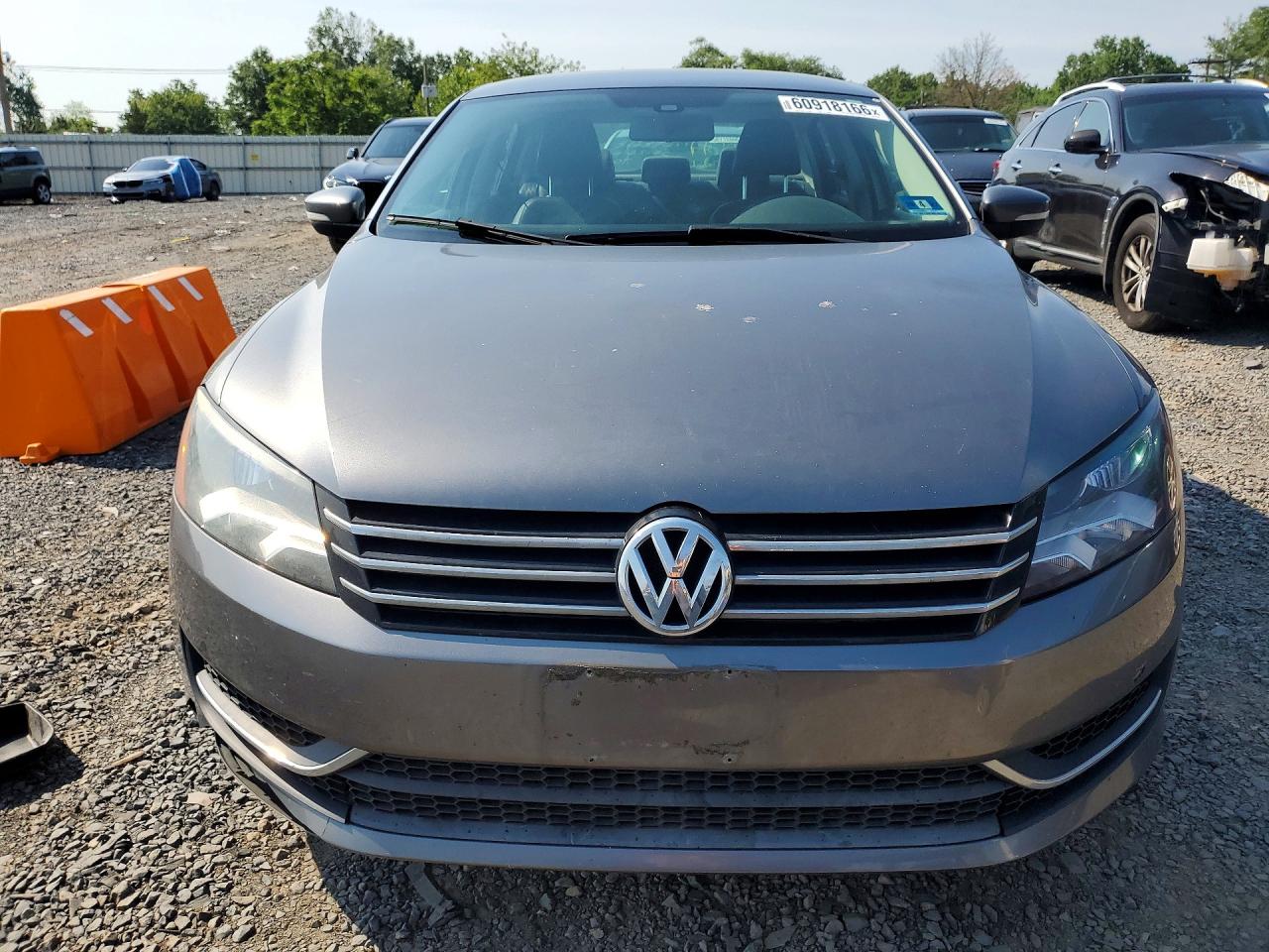 2014 Volkswagen Passat S Серый vin: 1VWAS7A32EC041779