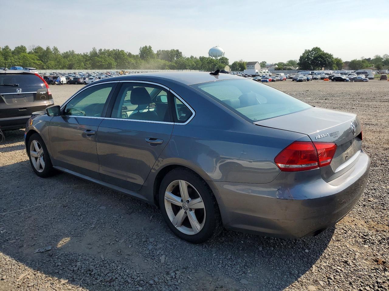 2014 Volkswagen Passat S Серый vin: 1VWAS7A32EC041779