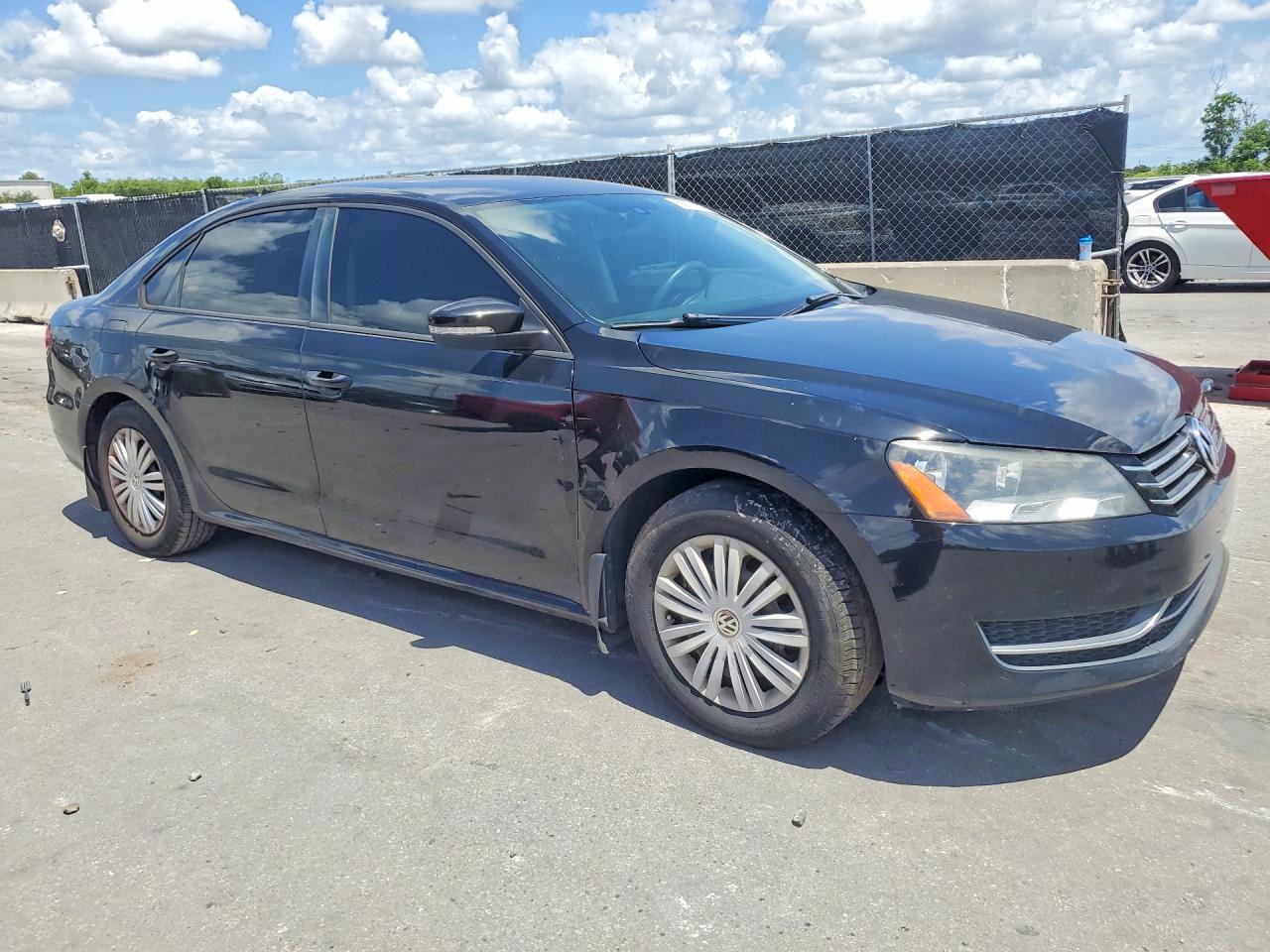 2014 Volkswagen Passat S Черный vin: 1VWAS7A32EC100331