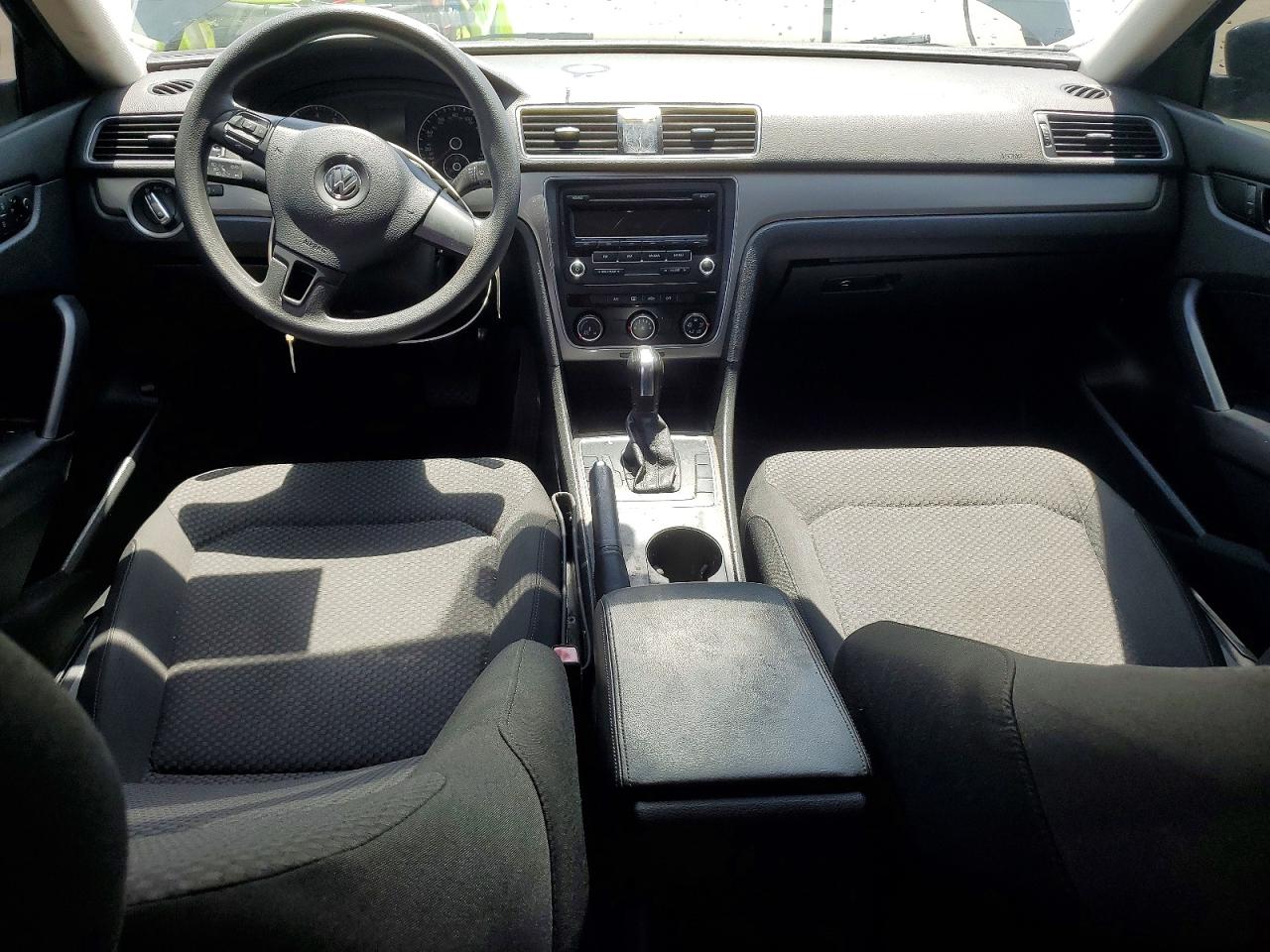 2014 Volkswagen Passat S Черный vin: 1VWAS7A32EC100331