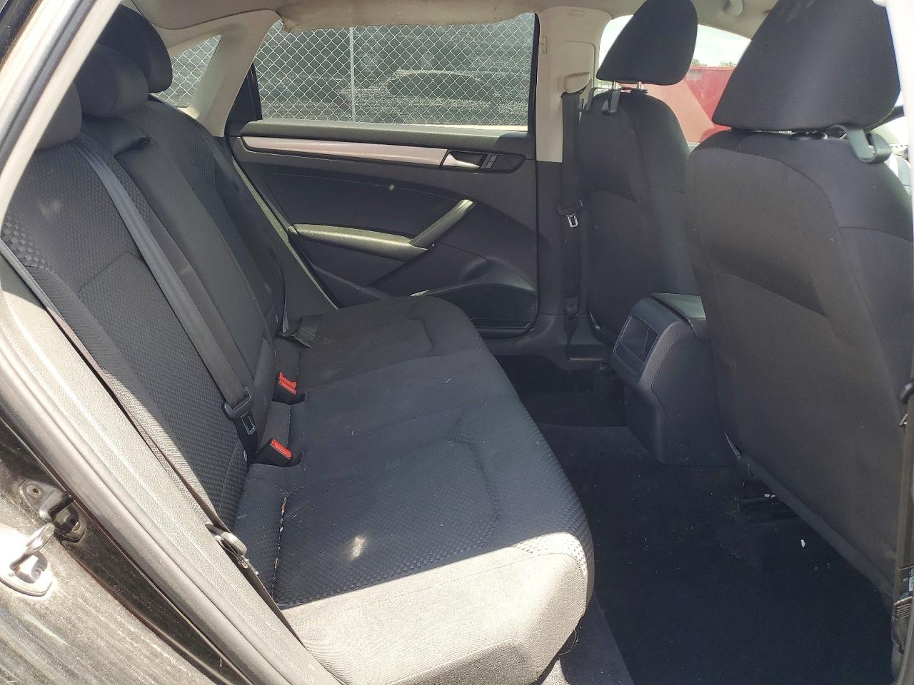 2014 Volkswagen Passat S Черный vin: 1VWAS7A32EC100331