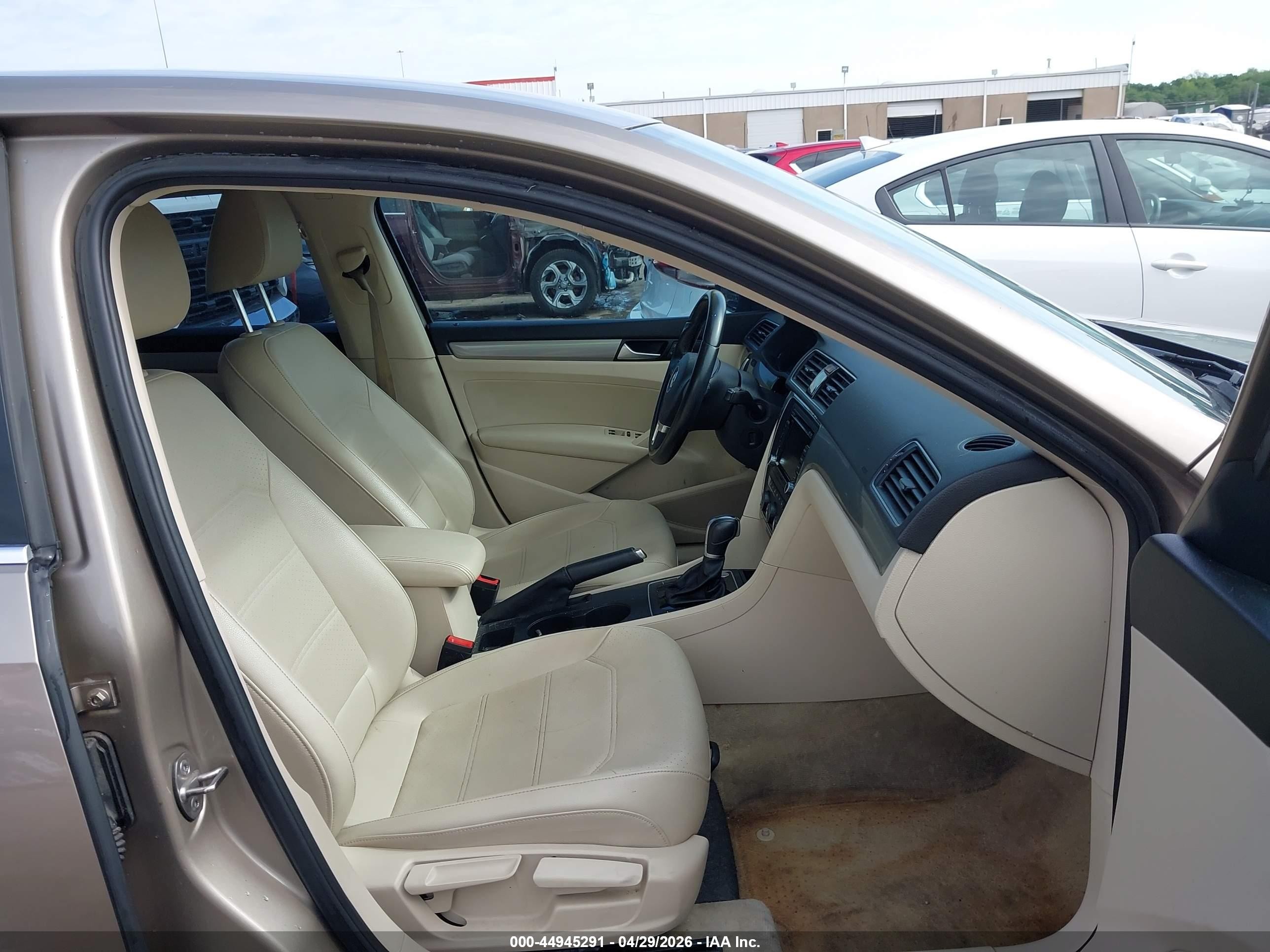 2015 Volkswagen Passat 1.8t Limited Edition Tan vin: 1VWAS7A32FC083094