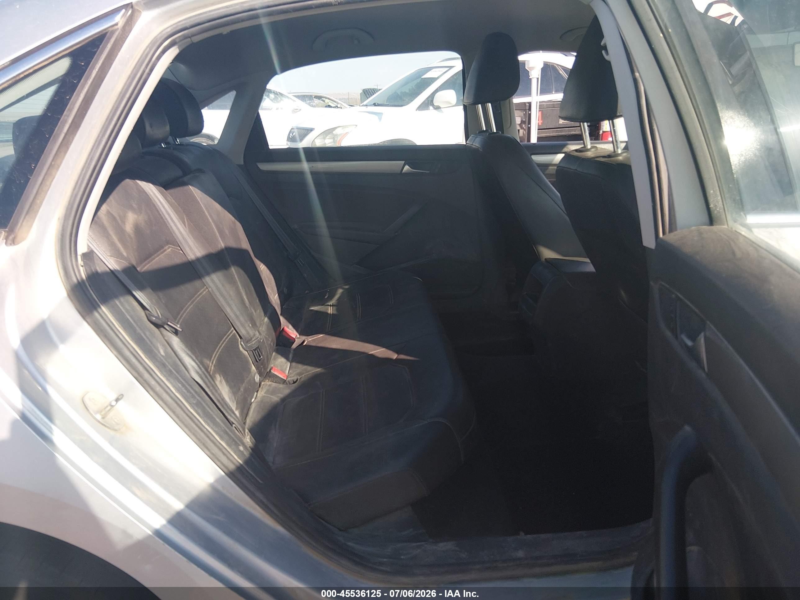 2015 Volkswagen Passat 1.8t Limited Edition Серебряный vin: 1VWAS7A32FC110035