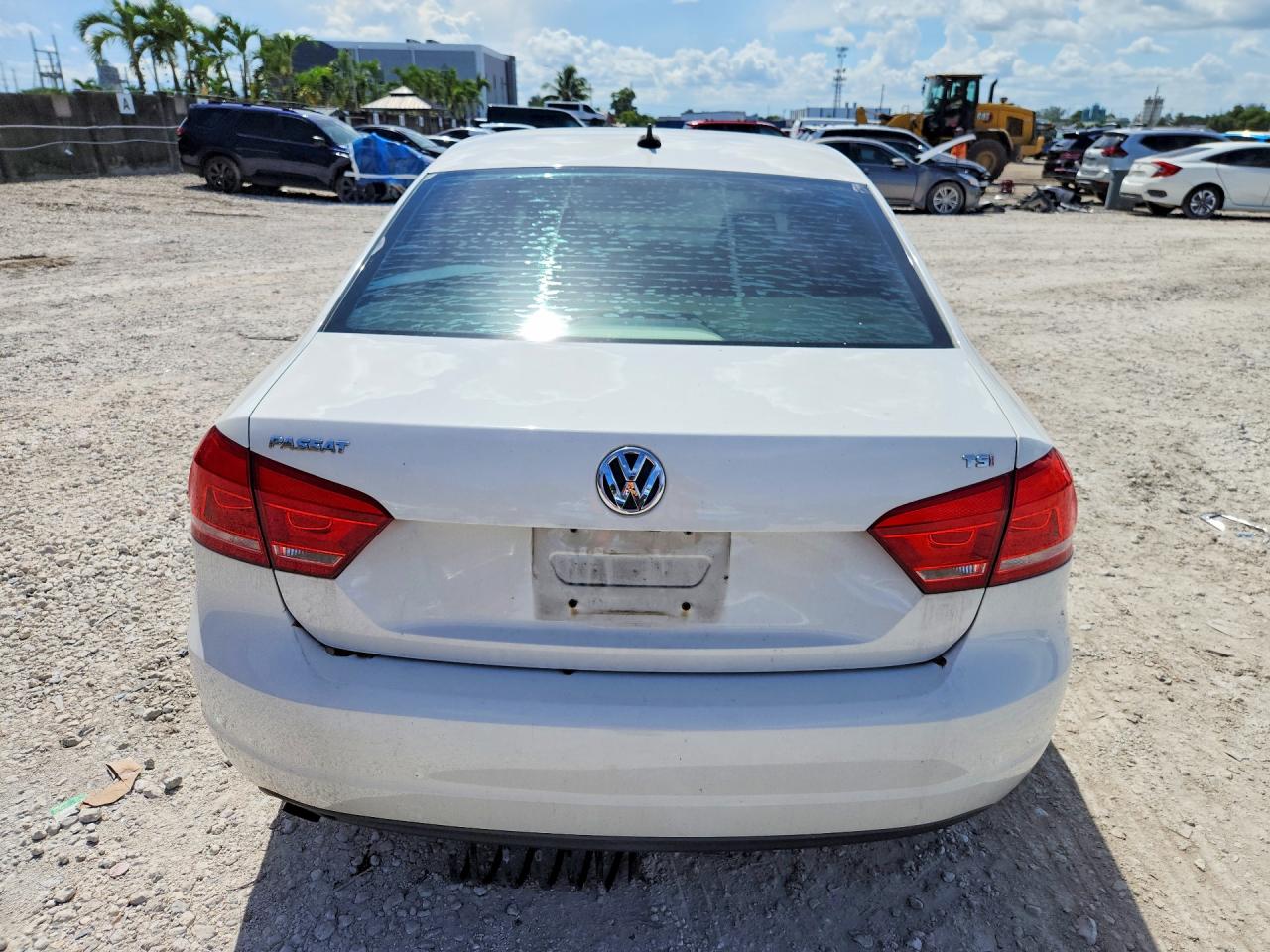 2015 Volkswagen Passat S White vin: 1VWAS7A32FC111430