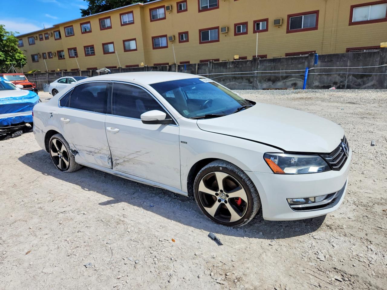 2015 Volkswagen Passat S White vin: 1VWAS7A32FC111430