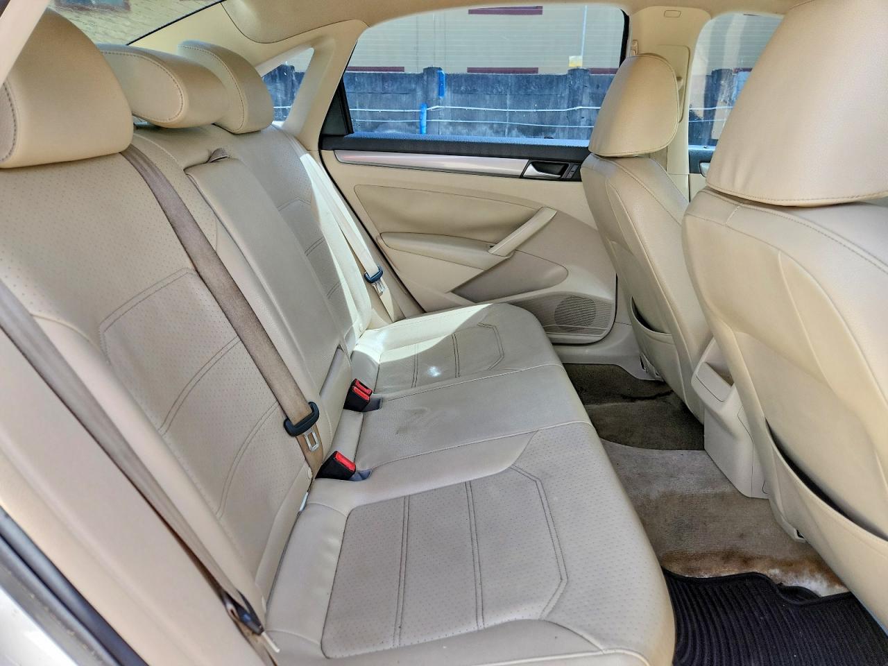 2015 Volkswagen Passat S White vin: 1VWAS7A32FC111430