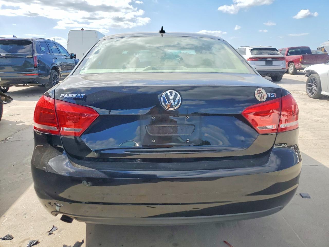 2015 Volkswagen Passat S Black vin: 1VWAS7A32FC112321