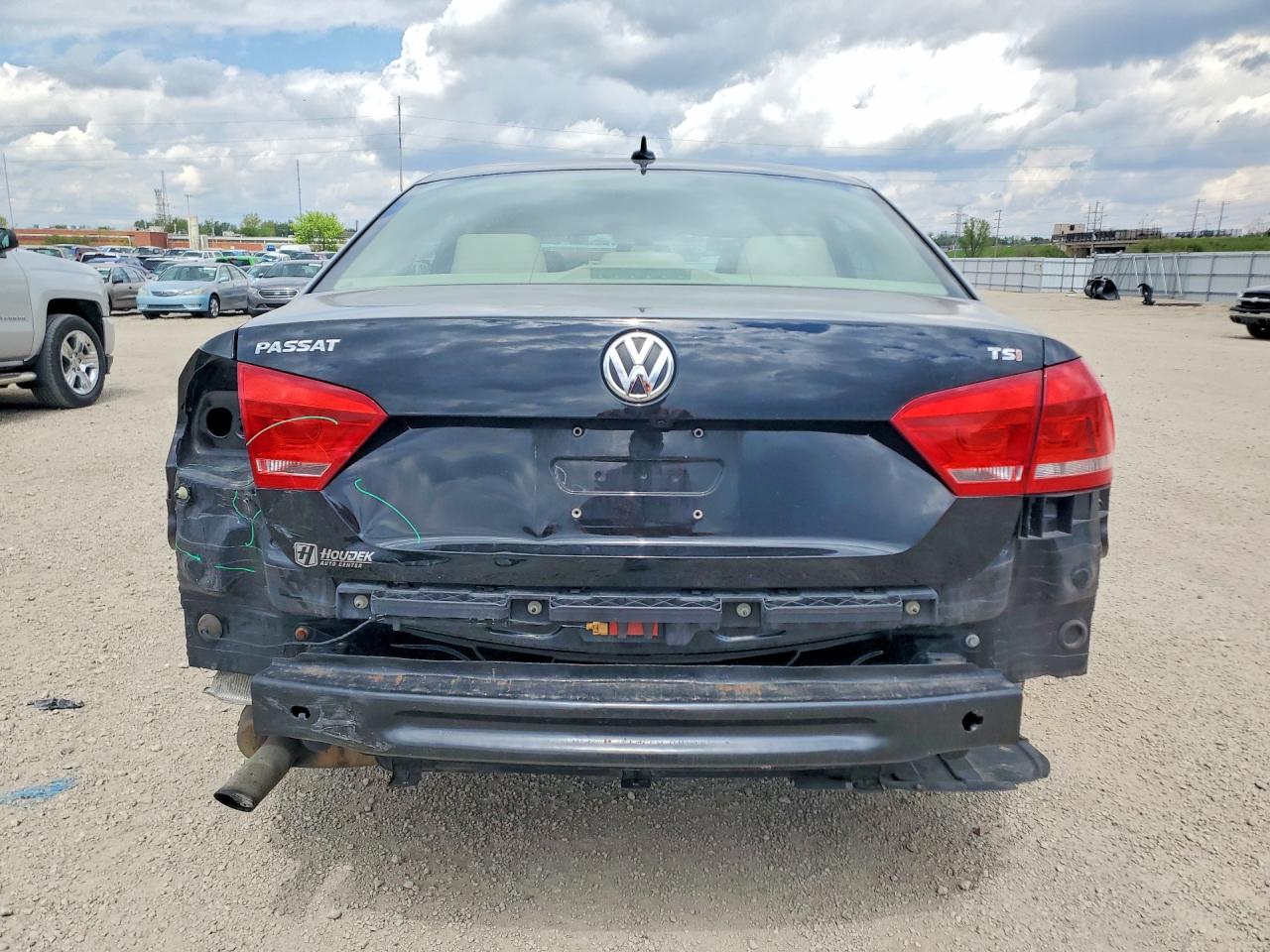 2015 Volkswagen Passat S Black vin: 1VWAS7A32FC118863