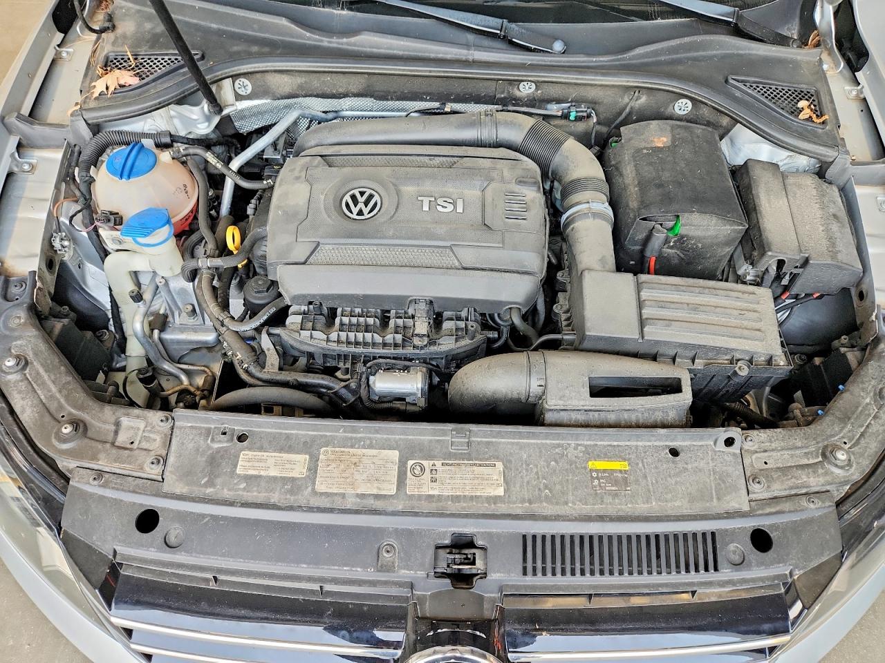 2015 Volkswagen Passat S Серебряный vin: 1VWAS7A32FC123030