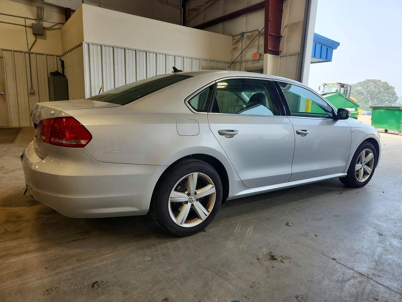2015 Volkswagen Passat S Серебряный vin: 1VWAS7A32FC123030