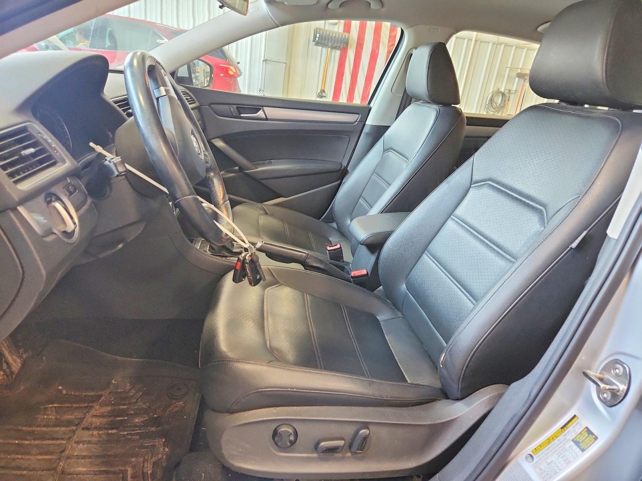 2015 Volkswagen Passat S Серебряный vin: 1VWAS7A32FC123030