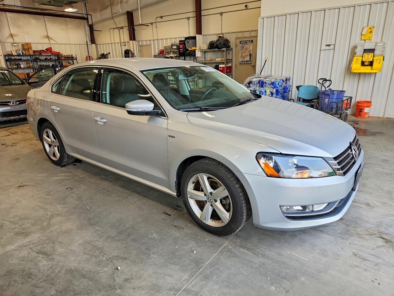 2015 Volkswagen Passat S Серебряный vin: 1VWAS7A32FC123030