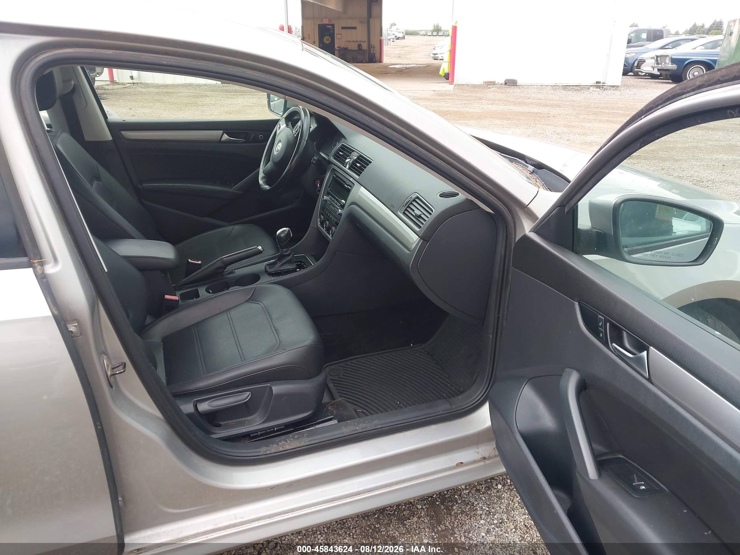 2014 Volkswagen Passat 1.8t Wolfsburg Edition Silver vin: 1VWAS7A33EC066870