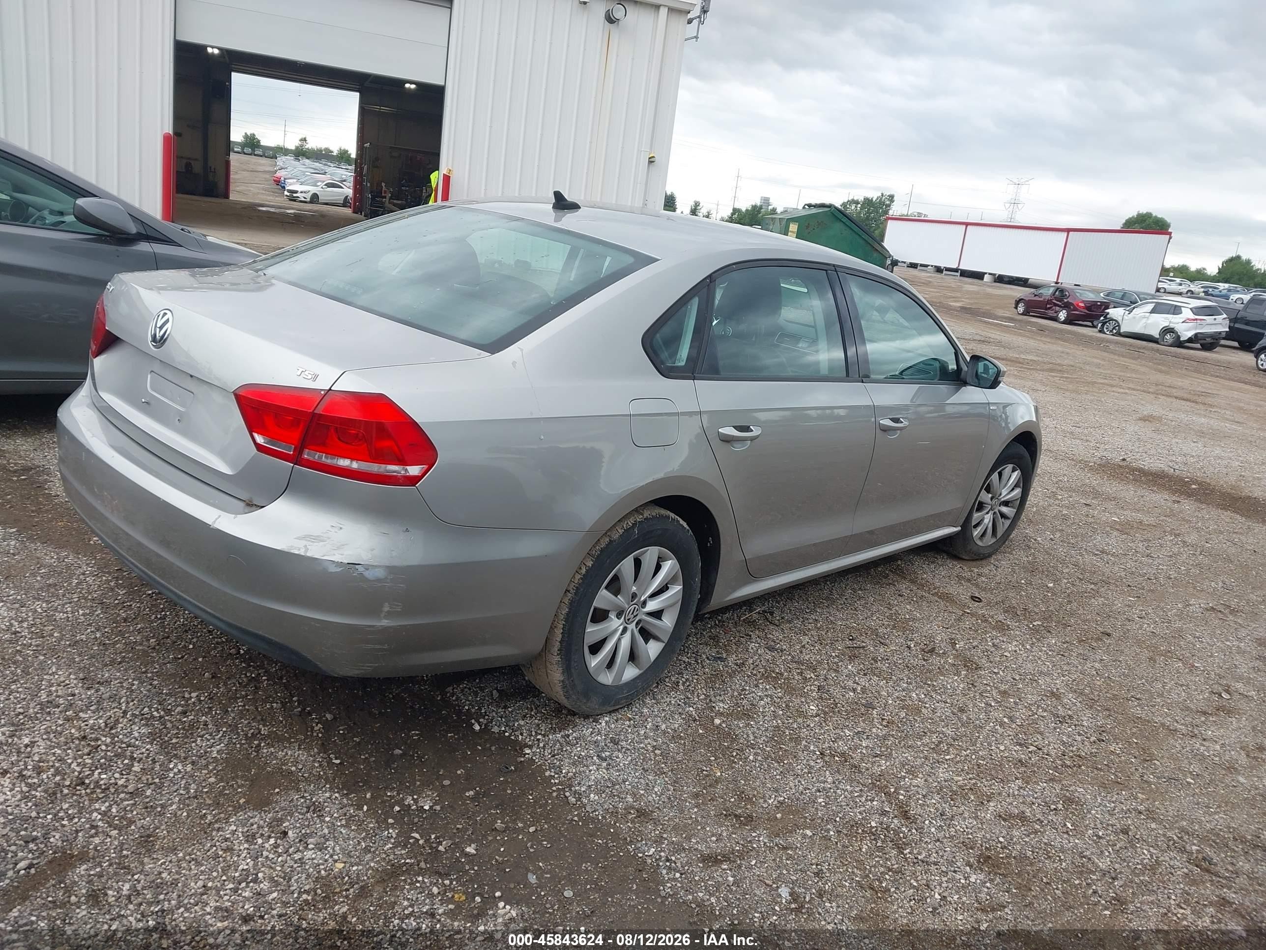 2014 Volkswagen Passat 1.8t Wolfsburg Edition Silver vin: 1VWAS7A33EC066870