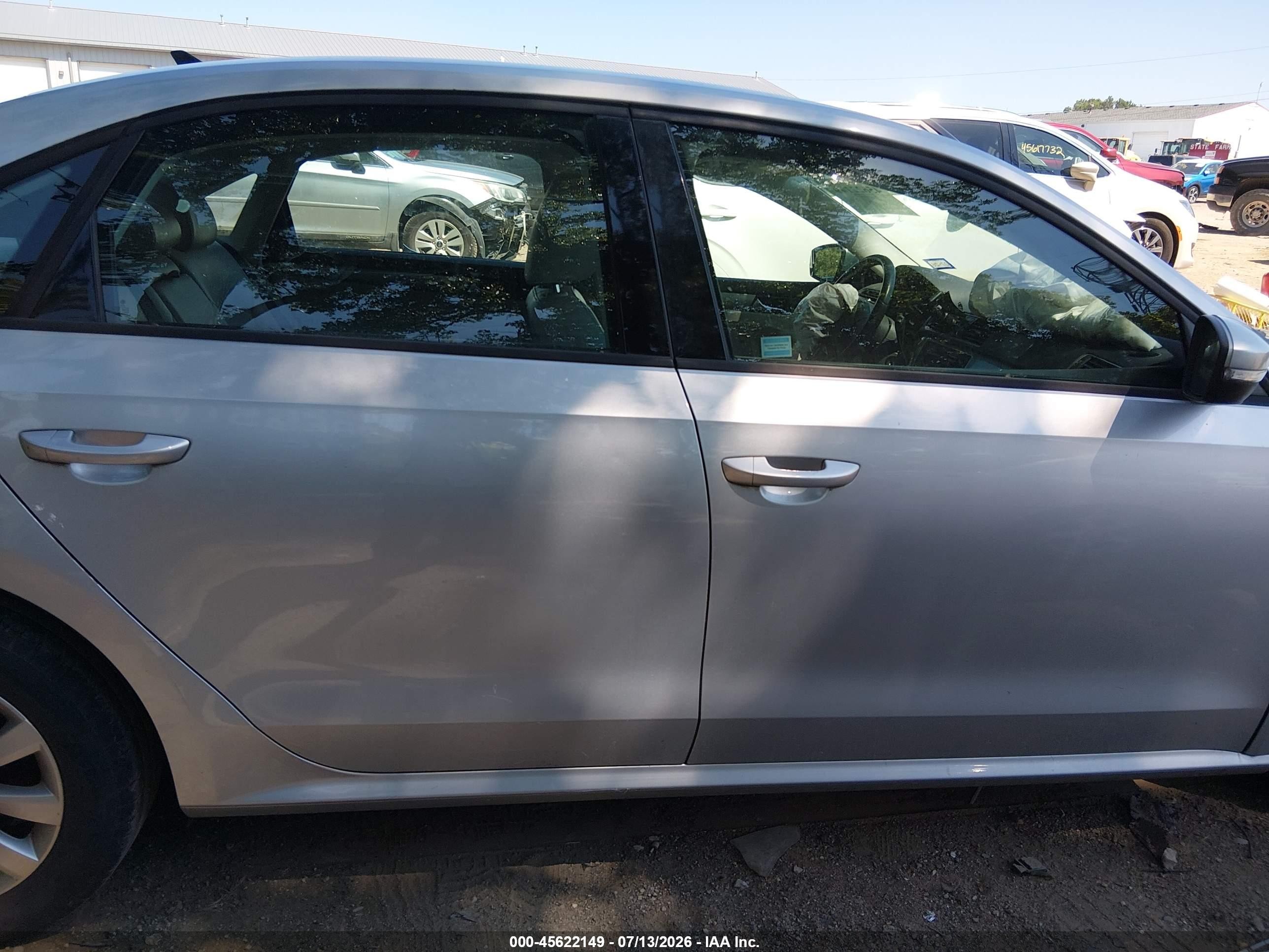 2015 Volkswagen Passat 1.8t Wolfsburg Edition Silver vin: 1VWAS7A33FC028458