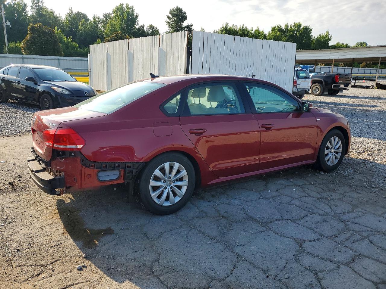 2015 Volkswagen Passat S Бордовый vin: 1VWAS7A33FC056020