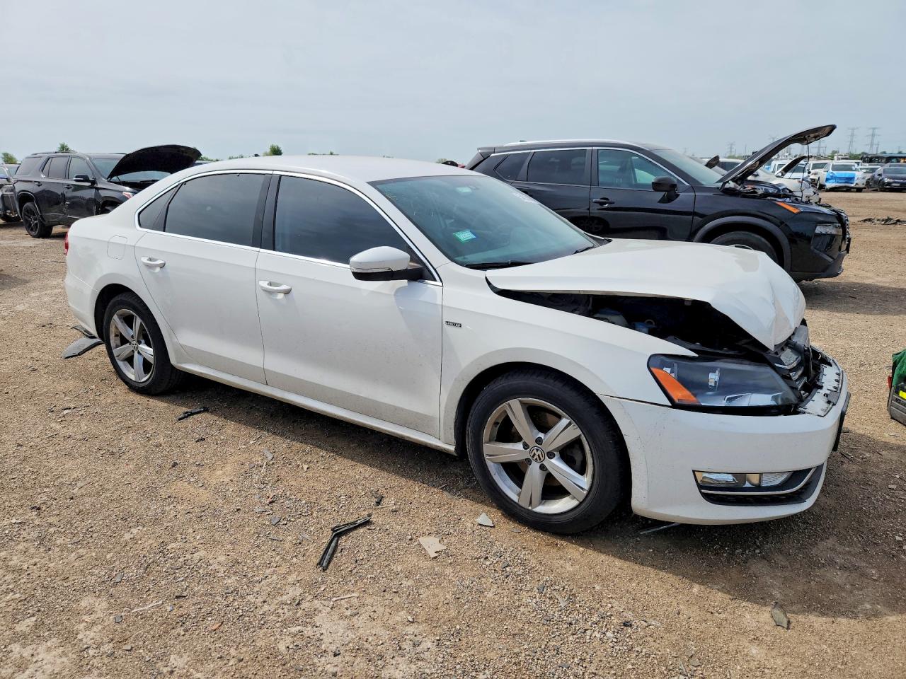 2015 Volkswagen Passat S Белый vin: 1VWAS7A33FC097375