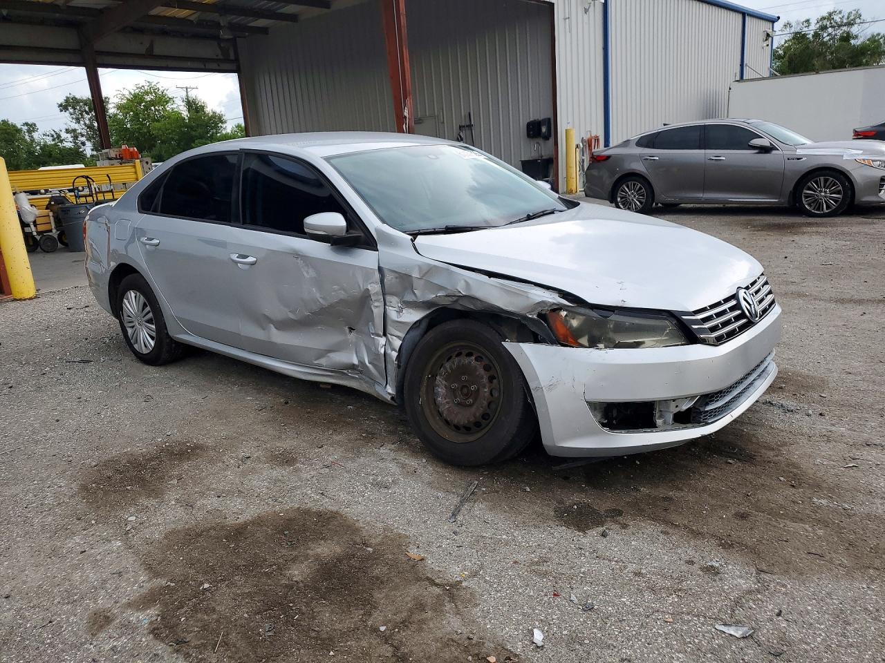 2015 Volkswagen Passat S Silver vin: 1VWAS7A33FC102896