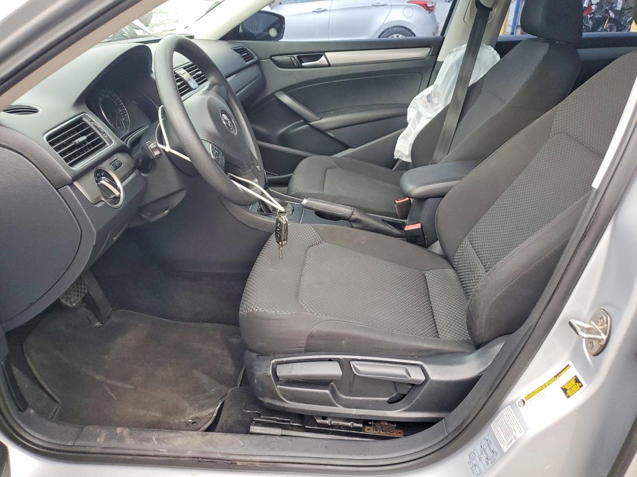 2015 Volkswagen Passat S Silver vin: 1VWAS7A33FC102896