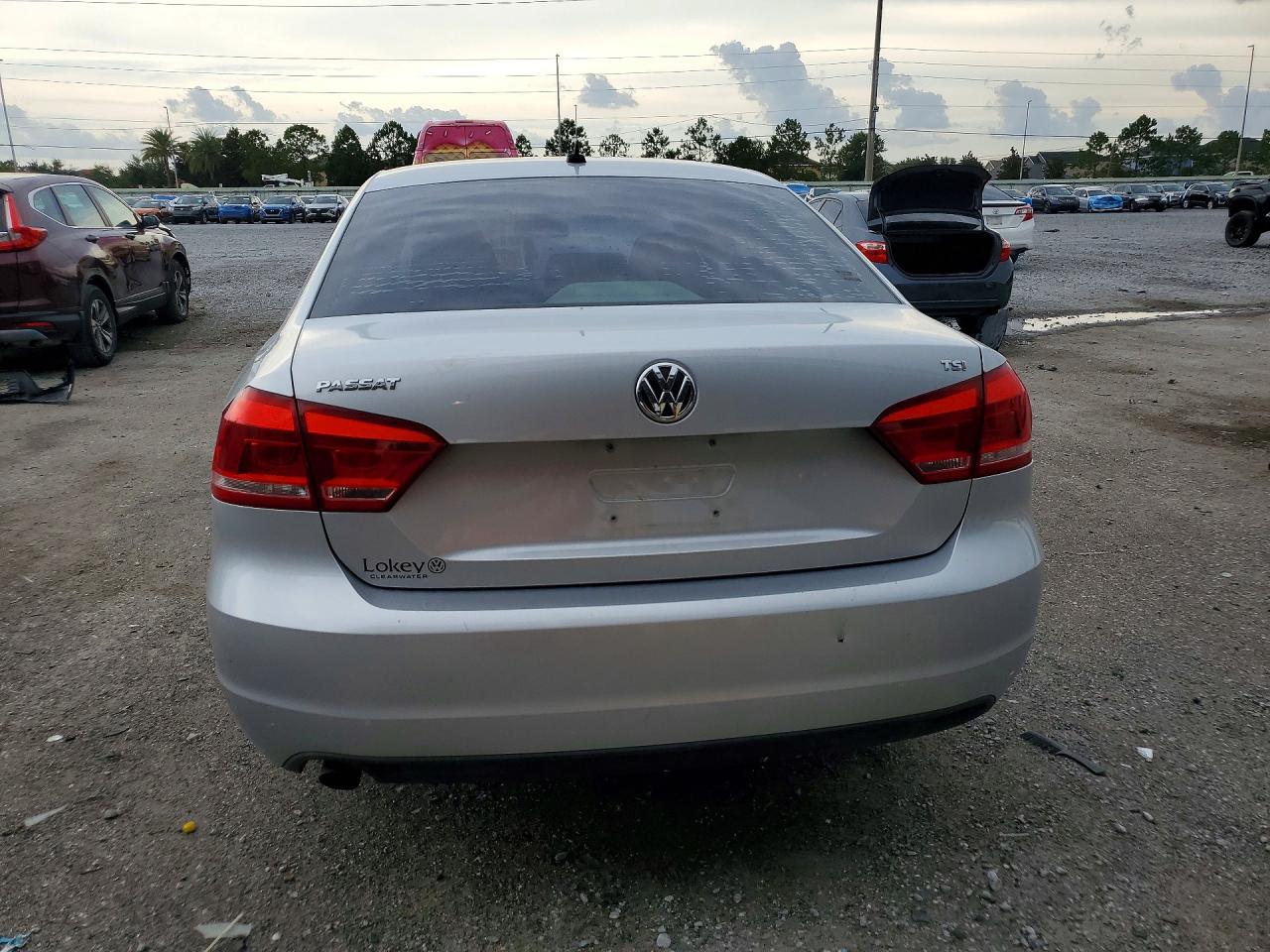 2015 Volkswagen Passat S Silver vin: 1VWAS7A33FC102896