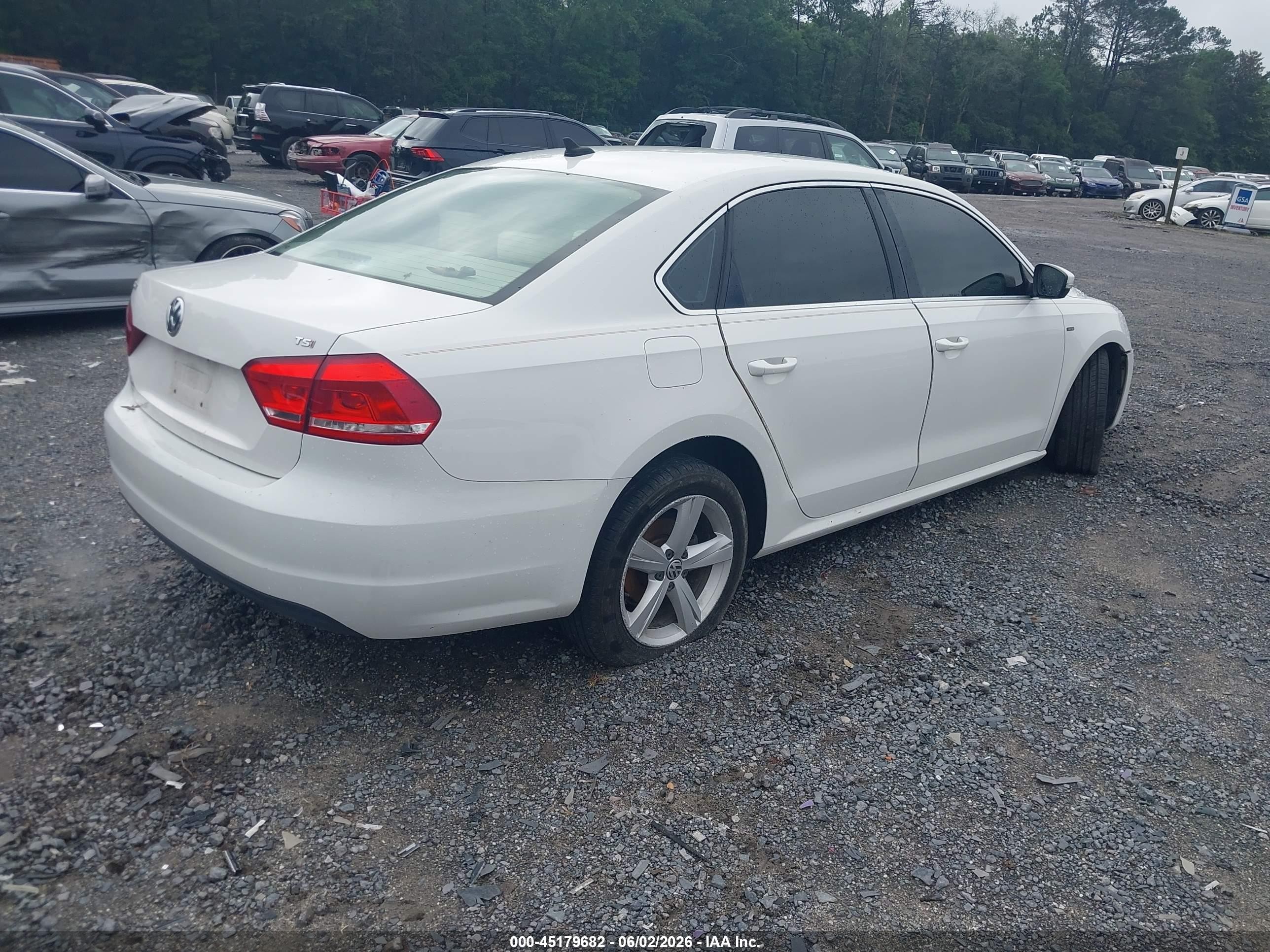 2015 Volkswagen Passat 1.8t Limited Edition White vin: 1VWAS7A33FC108536
