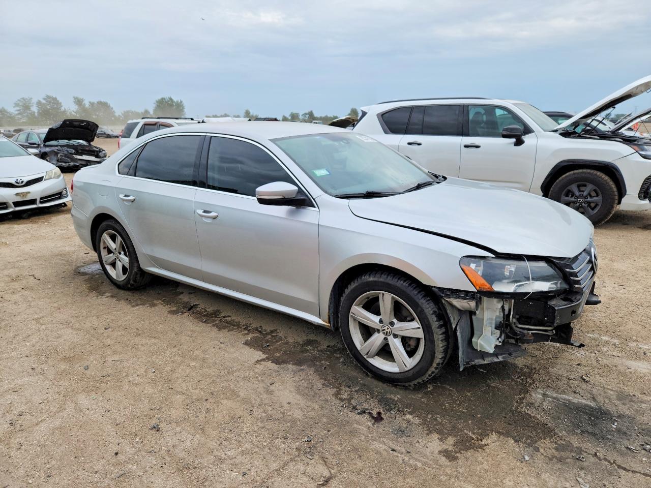 2014 Volkswagen Passat S Silver vin: 1VWAS7A34EC060950