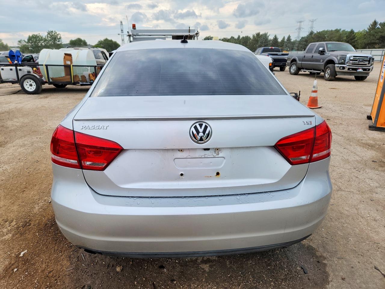 2014 Volkswagen Passat S Silver vin: 1VWAS7A34EC060950