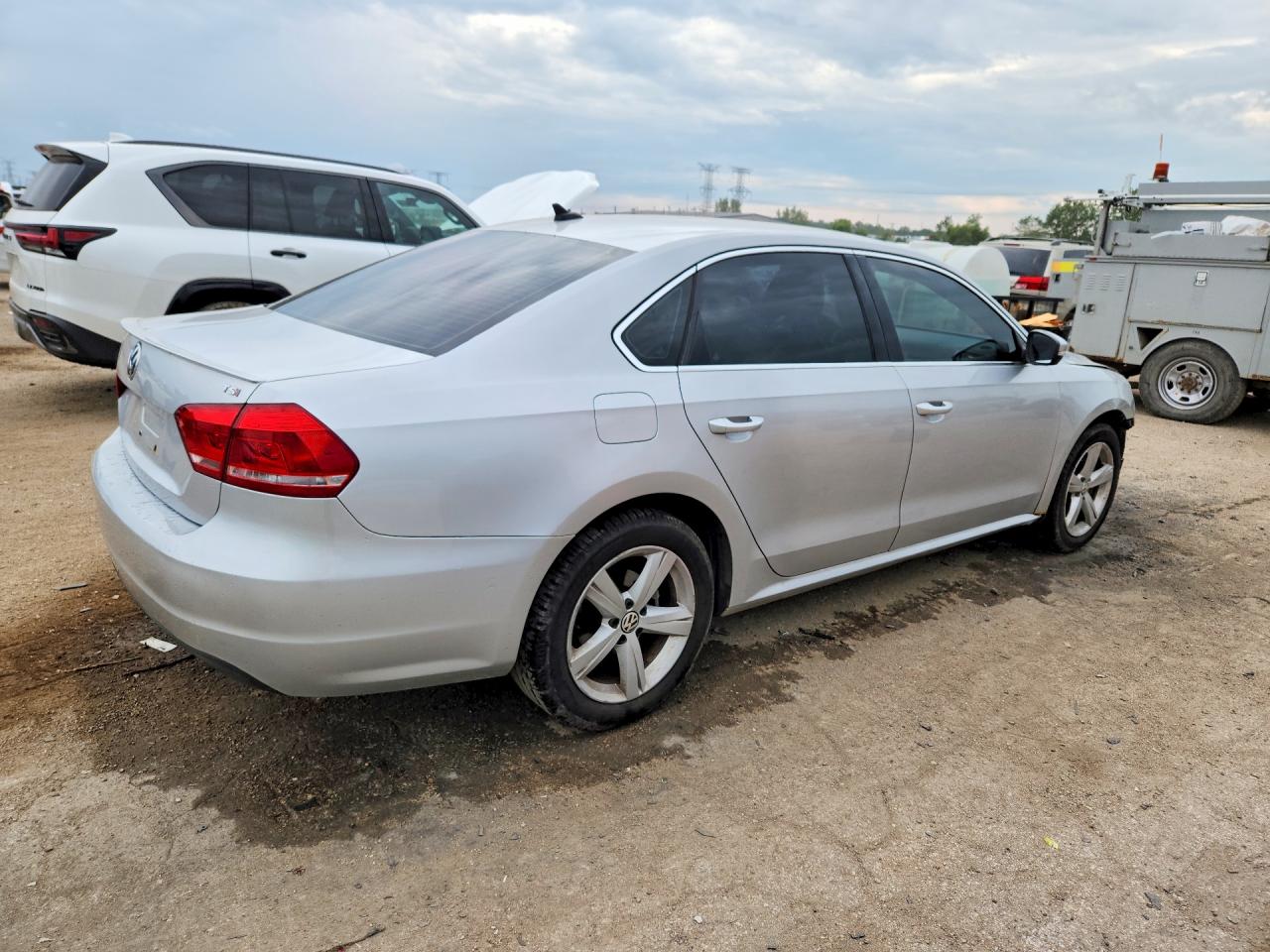 2014 Volkswagen Passat S Silver vin: 1VWAS7A34EC060950