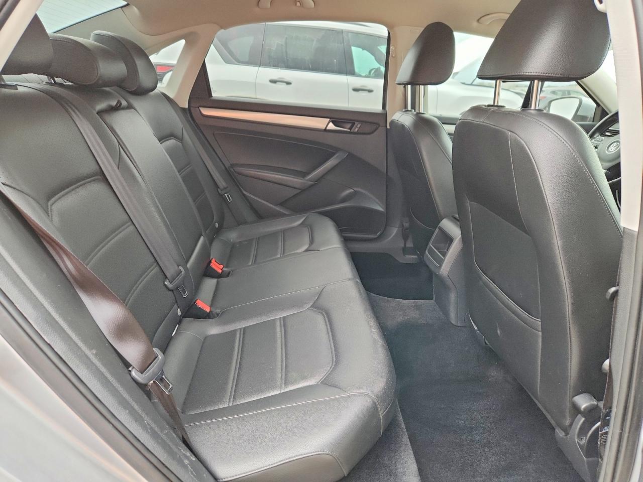 2014 Volkswagen Passat S Silver vin: 1VWAS7A34EC060950